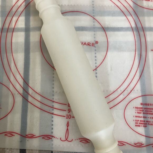 1965 Antique Tupperware Fill ‘n Chill Pastry Mat and Rolling Pin - Picture 5 of 7